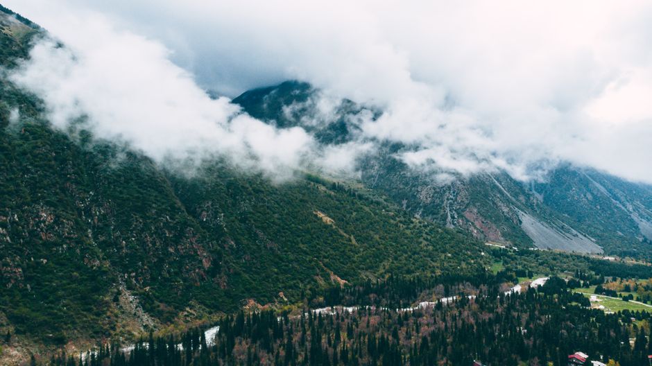 山（B）